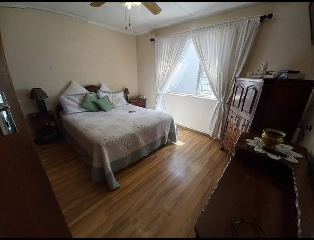 4 BEDROOM HOUSE FOR SALE IN STRANDFONTEIN